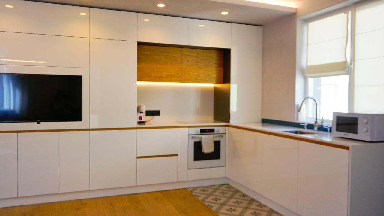 Апартамент Жасмин С Частен Гараж - Jasmin Apartment With Private Garage Varna Exteriör bild