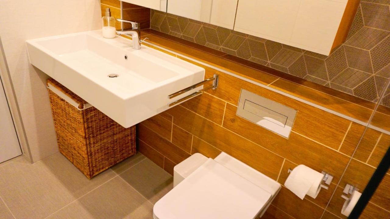 Апартамент Жасмин С Частен Гараж - Jasmin Apartment With Private Garage Varna Exteriör bild