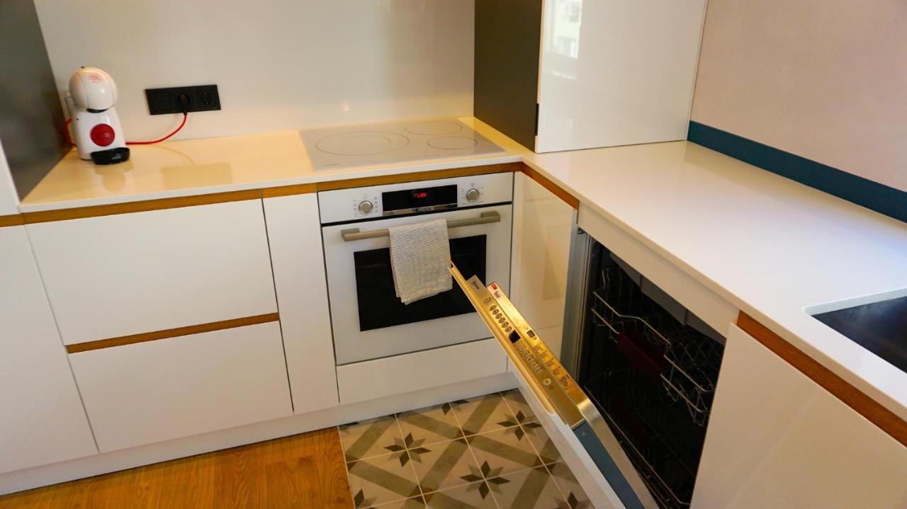 Апартамент Жасмин С Частен Гараж - Jasmin Apartment With Private Garage Varna Exteriör bild